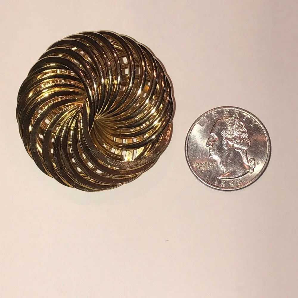 Vintage Gold Tone Round Spiral Boho Brooch
